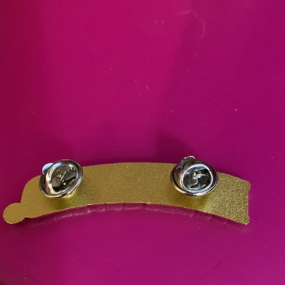 Harvard Gold Logo Pin - Picture 4 of 5